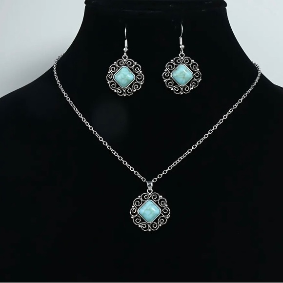Vintage Style Ladies Earrings & Necklace fashion turquoise appliqué set - Picture 2 of 5